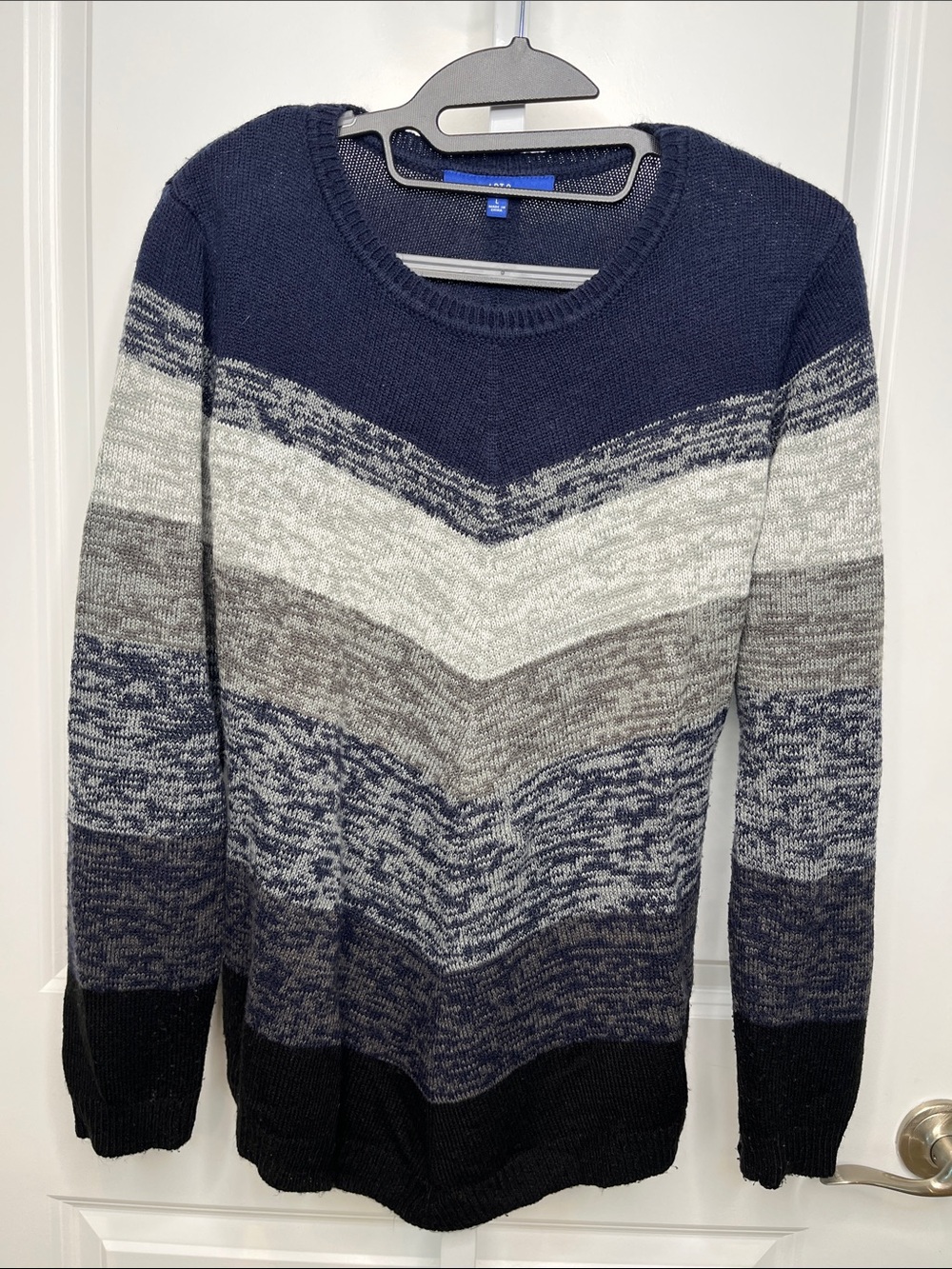 Apt. 9 Navy, Gray and Cream Chevron Crewneck Sweater Women’s Large